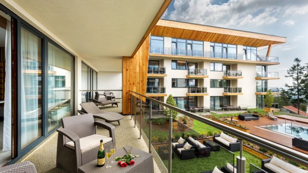 Výhľad z balkóna 4-hviezdičkovej časti Hrebienok Resortu