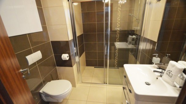 Kúpeľňa v klasickom štúdiu v 3-hviezdičkovej časti Hrebienok Resortu