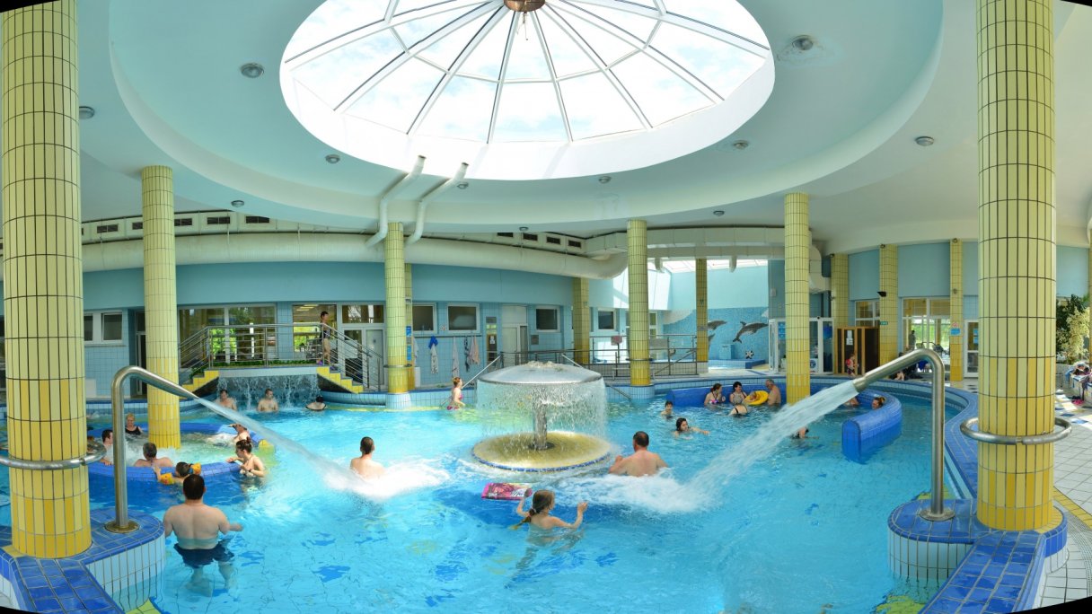 Thermalpark & ​​SPA pobyt: Neomezeným vstupem do venkovních a vnitřních bazénů 1