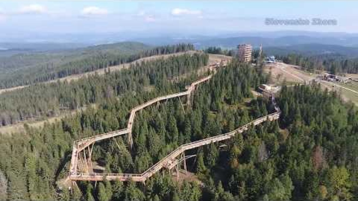 Chodník korunami stromov - Ždiar - Bachledova dolina - Bachledka Ski and Sun. SLOVENSKO ZHORA Autor: SLOVENSKO ZHORA Zdroj: https://www.youtube.com/@SLOVENSKO-ZHORA