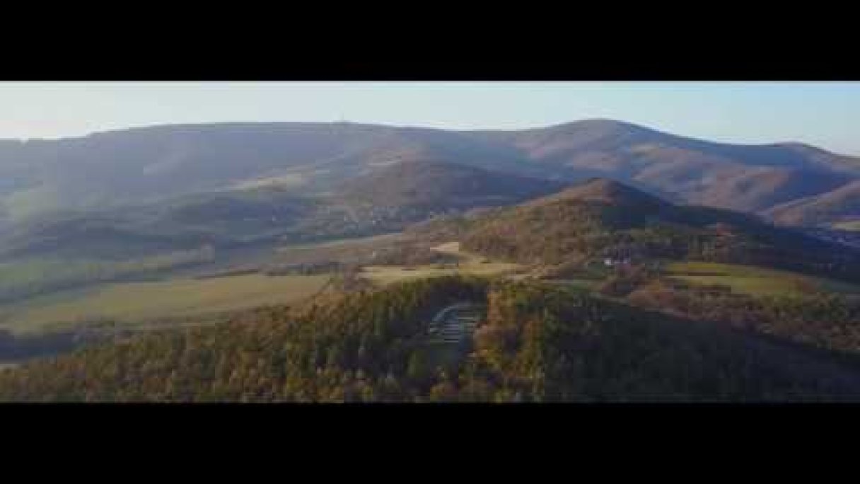 Pamätník SNP na vrchu Roh (Dji Mavic Pro) Autor: Miso Misencik Zdroj: https://www.youtube.com/@misomisencik
