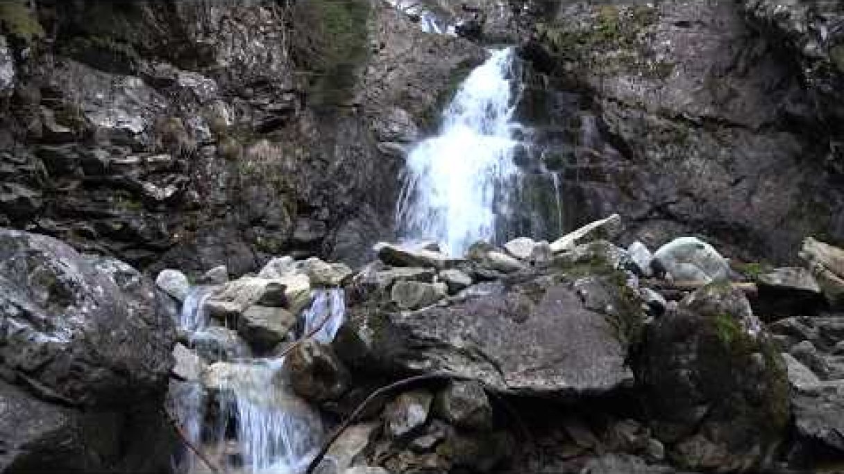 Kmeťov vodopád - Kmeťov waterfall Autor: Slovak Treasures Zdroj: https://www.youtube.com/@slovaktreasures