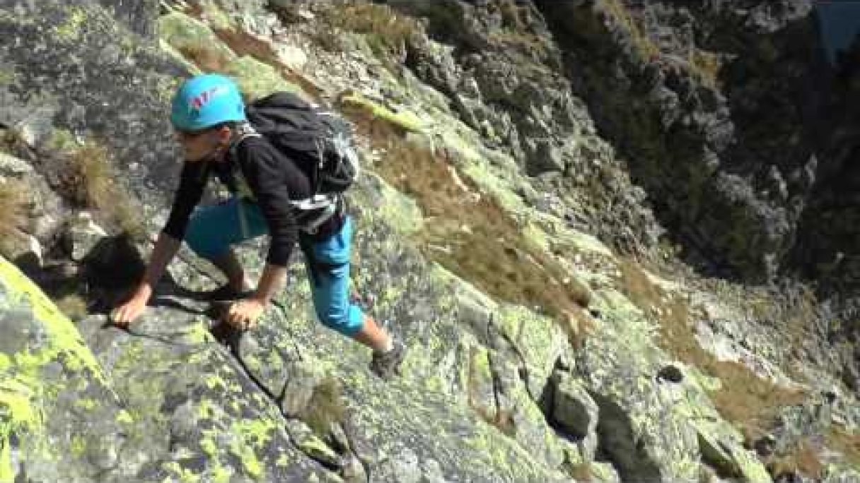 Výstup na Prostredný Hrot (2441 m n.m.) Autor: K & J Produkcia Zdroj: https://www.youtube.com/@JodaEn