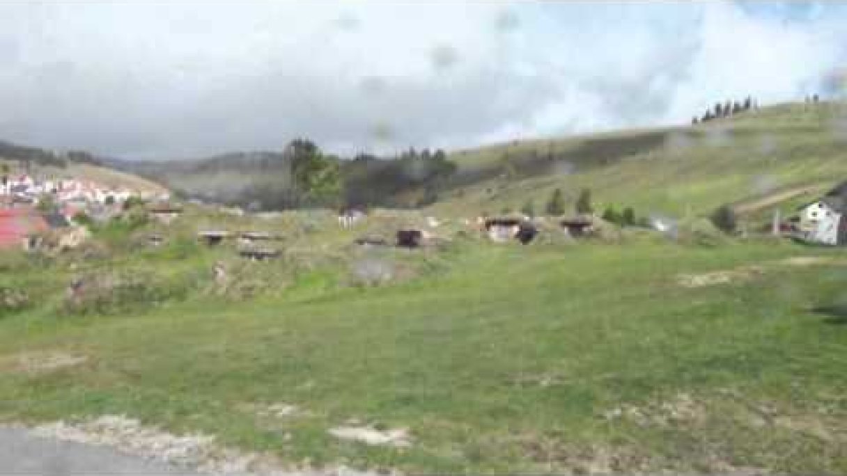 "v mončičke" Autor: MarosELRO Zdroj: https://www.youtube.com/@MarosELRO "v mončičke" Autor: MarosELRO Zdroj: https://www.youtube.com/@MarosELRO