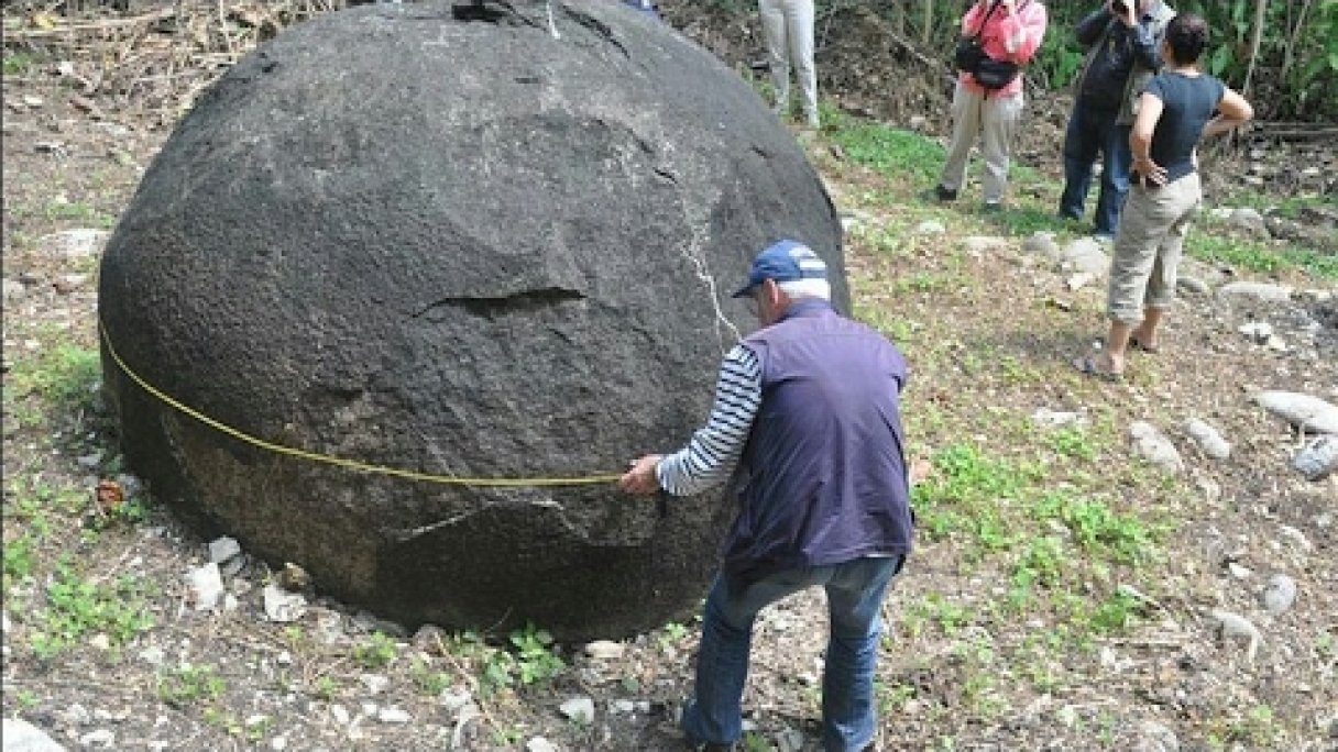 Megoňky Kamenné koule / Stone balls Autor: Tomáš D. Zdroj: https://www.youtube.com/@tomasd.9832