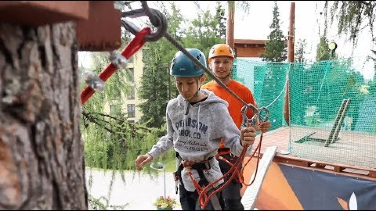 Veveričí lanový park na Štrbskom Plese - Zľavomat.sk Autor: Zlavomat Zdroj: https://www.youtube.com/@Zlavomat Veveričí lanový park na Štrbskom Plese - Zľavomat.sk Autor: Zlavomat Zdroj: https://www.youtube.com/@Zlavomat