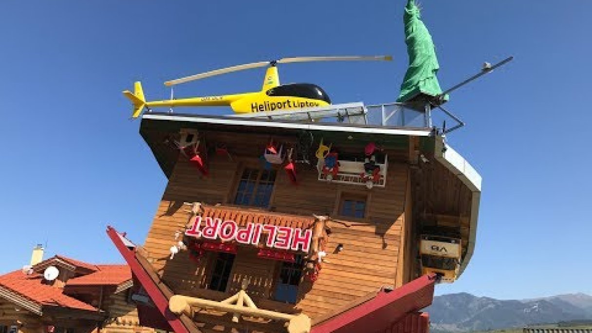 Liptovská Mara - Dom hore nohami - Heliport Liptov Autor: DonPedro Zdroj: https://www.youtube.com/@DonPedroSK Liptovská Mara - Dom hore nohami - Heliport Liptov Autor: DonPedro Zdroj: https://www.youtube.com/@DonPedroSK