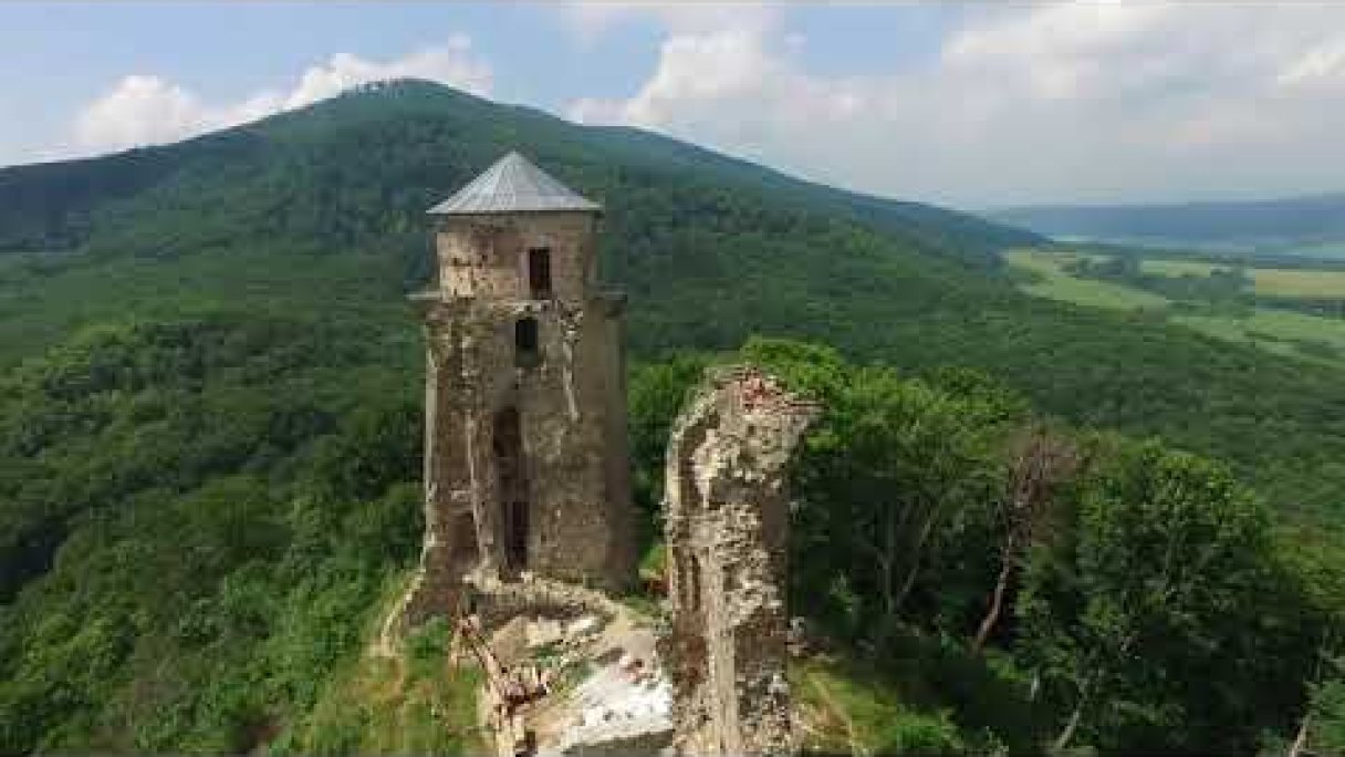 Hrad Slanec Autor: Ján Moronga Zdroj: https://www.youtube.com/@JanMoronga