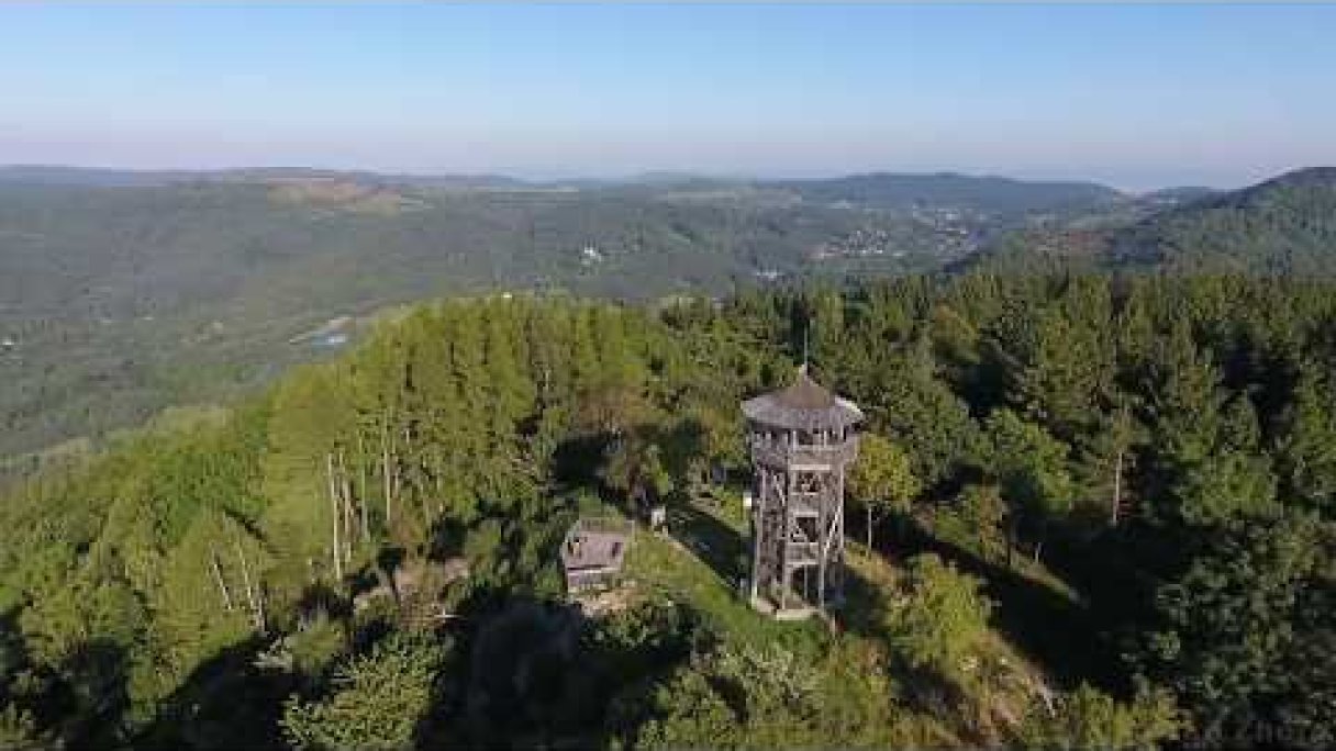 Kremnica - Rozhľadňa Krahuľský vrch - Mestský hrad v Kremnici Autor: SLOVENSKO ZHORA Zdroj: https://www.youtube.com/@SLOVENSKO-ZHORA