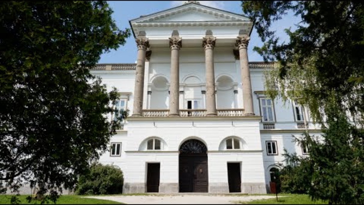 Topoľčianky kaštieľ Autor: Darinka & Milan Stingray Zdroj: https://www.youtube.com/@DarinkaLorinczova Topoľčianky kaštieľ Autor: Darinka & Milan Stingray Zdroj: https://www.youtube.com/@DarinkaLorinczova