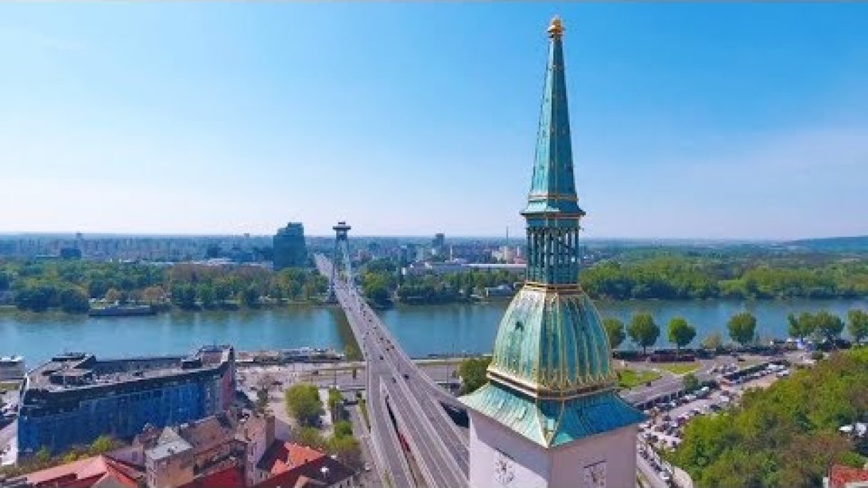Katedrála svätého Martina (Bratislava) Autor: Jozef Haľko Zdroj: https://www.youtube.com/@JozefHalko