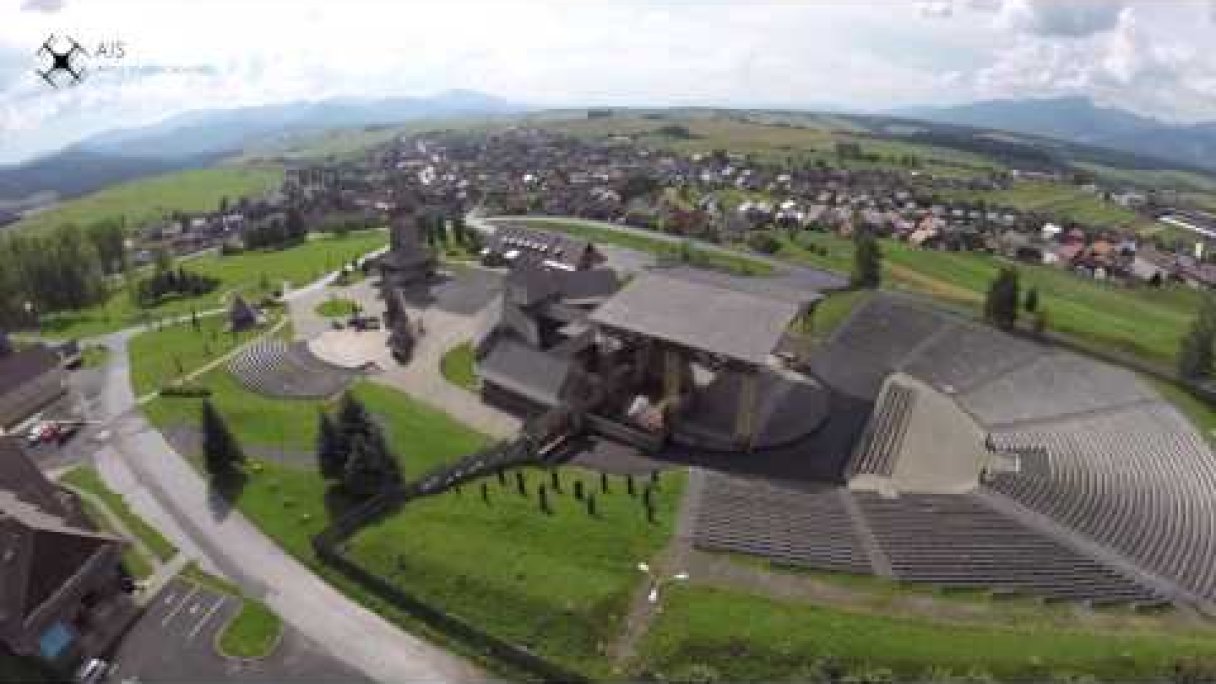 Východná - Amfiteáter Autor: Aerial Images Slovakia Zdroj: https://www.youtube.com/@aerialimagesslovakia9362