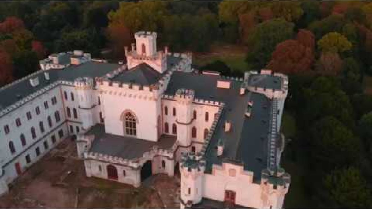 Kaštieľ Rusovce / Rusovce manor house / drone video Autor: Palino321 Zdroj: https://www.youtube.com/@Palino321 Kaštieľ Rusovce / Rusovce manor house / drone video Autor: Palino321 Zdroj: https://www.youtube.com/@Palino321