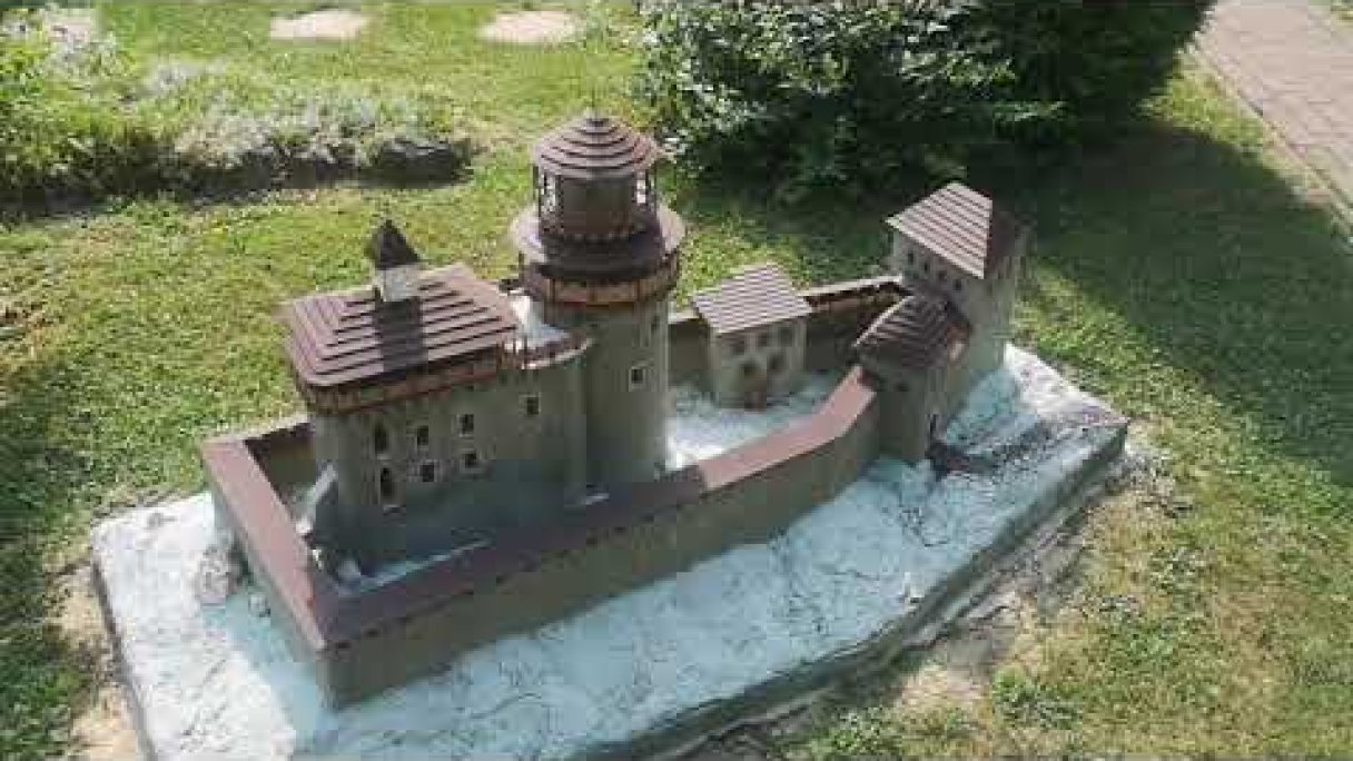 By Pospa - Park Miniatur Podolie Autor: By Pospa Zdroj: https://www.youtube.com/@bypospa4203 By Pospa - Park Miniatur Podolie Autor: By Pospa Zdroj: https://www.youtube.com/@bypospa4203