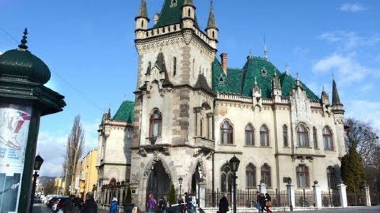 Jakabov palác - Košice 17. 7. 2018 Autor: Marián Kolivoška Zdroj: https://www.youtube.com/@MarianKolivoska Jakabov palác - Košice 17. 7. 2018 Autor: Marián Kolivoška Zdroj: https://www.youtube.com/@MarianKolivoska