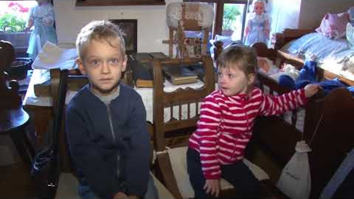 Priadky na gazdovskom dvore Autor: TVM Myjava Zdroj: https://www.youtube.com/@TVMyjava Priadky na gazdovskom dvore Autor: TVM Myjava Zdroj: https://www.youtube.com/@TVMyjava