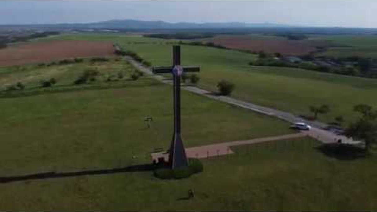 Miléniový kríž - najvyšší kríž na Slovensku DJI mavic mini 2020 Autor: Peter Balej Zdroj: https://www.youtube.com/@brendnpeto Miléniový kríž - najvyšší kríž na Slovensku DJI mavic mini 2020 Autor: Peter Balej Zdroj: https://www.youtube.com/@brendnpeto
