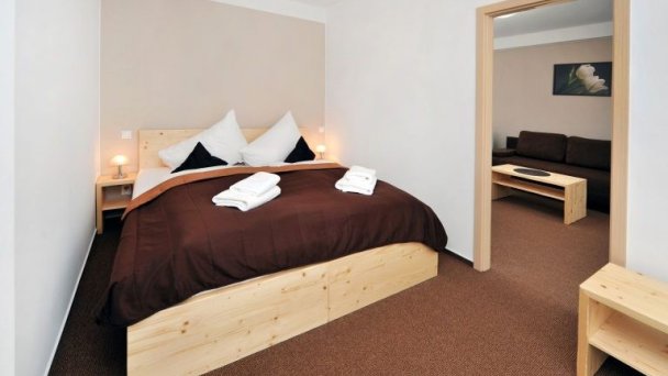 Jednospálňový apartmán - obývačka a spálňa