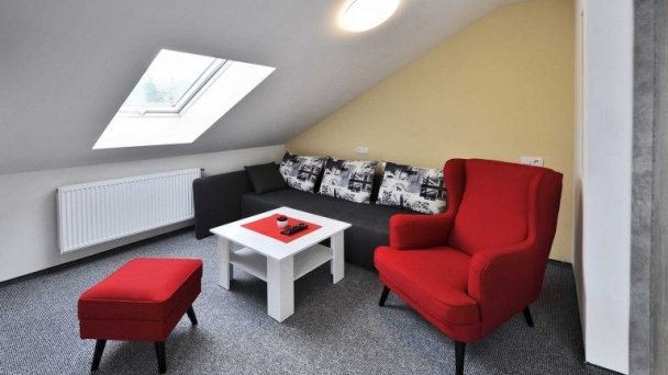 Jednospálňový apartmán podkrovie - obývačka