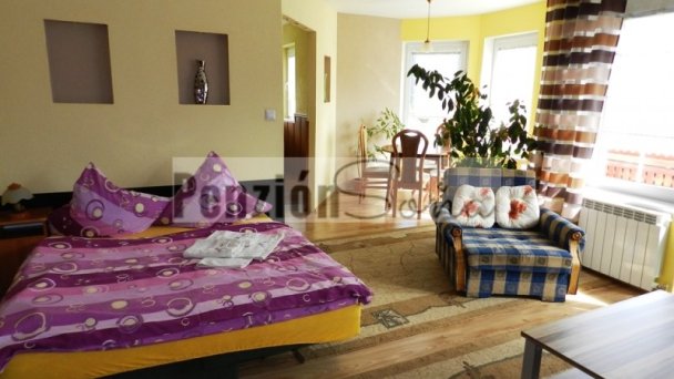 Obývacia a spacia časť apartmán štúdio