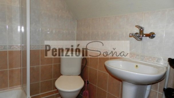 Štvorlôžková izba kúpeľňa