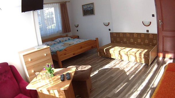 Izba pre 3 osoby s balkónom a kúpeľňou