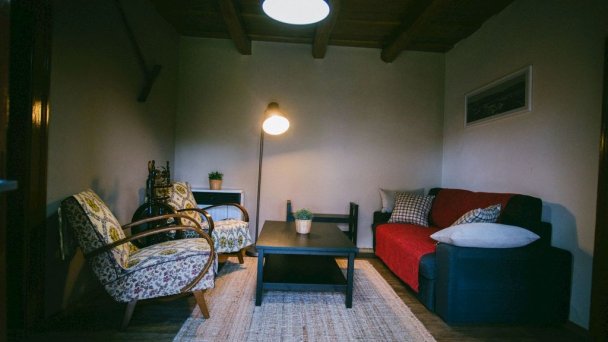Rustical - obývačka s možnosťou spania na rozťahovacom gauči.