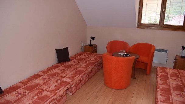 Trojlôžková izba na poschodí Trojlôžková izba na poschodí