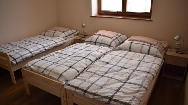 Trojlôžková izba na prízemí Trojlôžková izba na prízemí