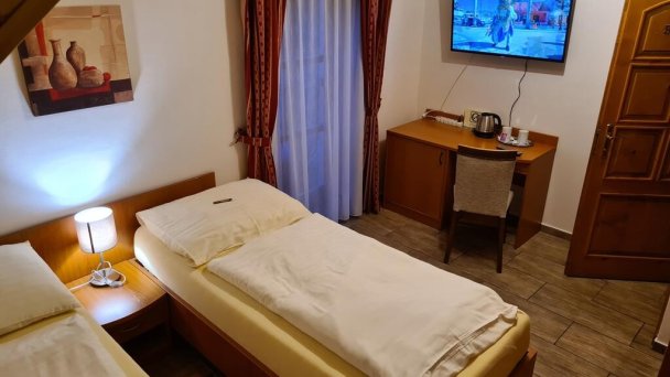 Dvojlôžková izba s 2 oddelenými posteľami a s výhľadom do záhrady