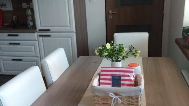 Apartmán 1 obývacia miestnosť s kuchyňou