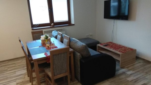 Apartmán 2 obývacia miestnosť s kuchyňou