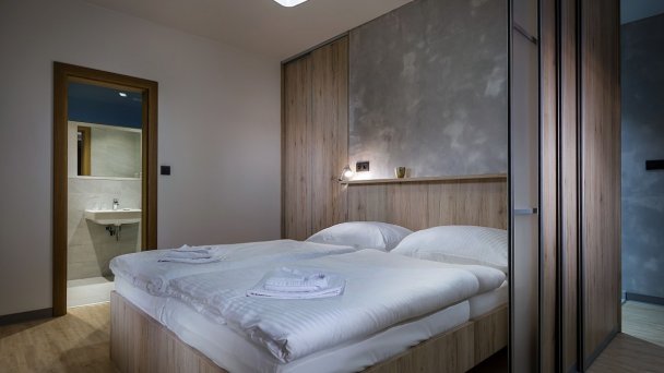 apartmán s výhľadom na bazén