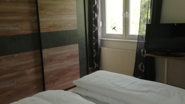 Izba s výhľadom do záhrady