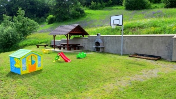 Chaty Alica a Lucia Kubínska hoľa - Dolný Kubín 3