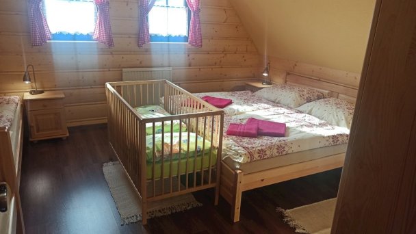 Drevenice Danka a Hanka Zázrivá 60