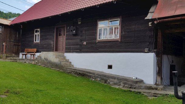 Oravská drevenička Lomná 9