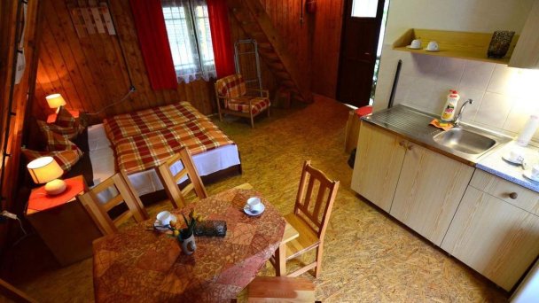Chatová osada Zrub Vinné 8