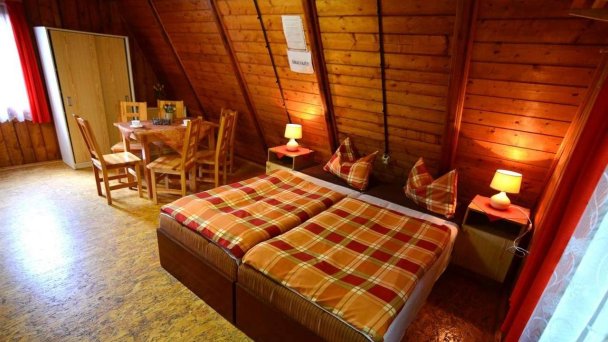 Chatová osada Zrub Vinné 10