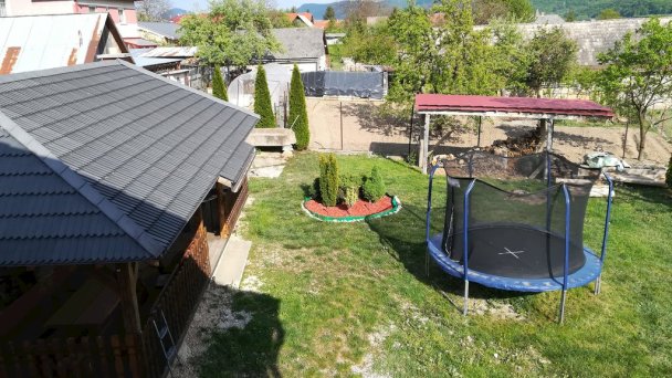 Szabó Porta prístav pokoja Jovice 20