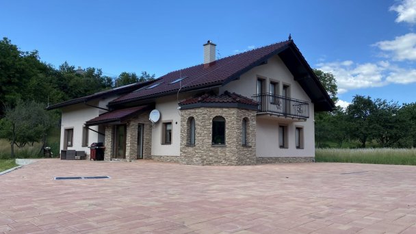 Dom v stráni Poniky 9