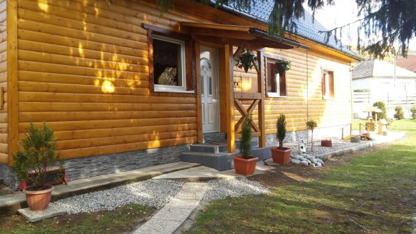 Liptovská chata pri potoku Svätý Kríž 39