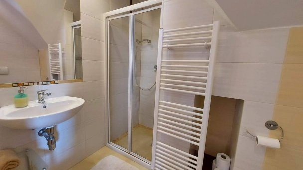 Chata HolidayRaj s wellnessom pri Bešeňovej Malatíny 36 Chata HolidayRaj s wellnessom pri Bešeňovej Malatíny 36