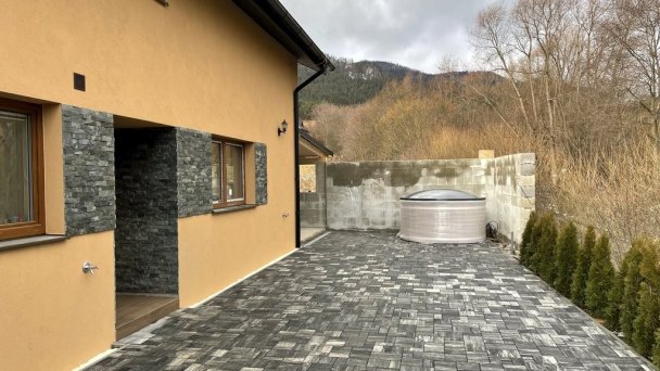 U divokej včely Ižipovce 13