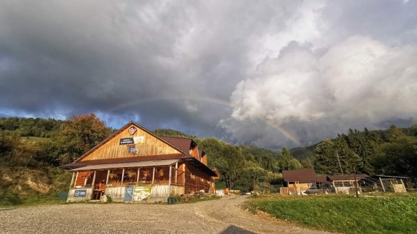 Pred krčmou...