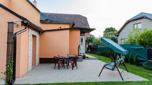 Chalupa pri potoku Valča 9