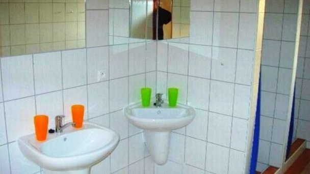 Ubytovňa Obchodné centrum Zavar 13
