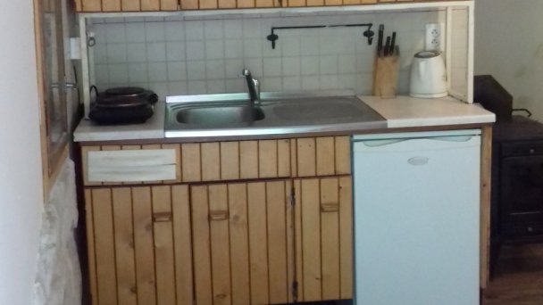 Chatka v rekreačnej oblasti pri lese Sklené Teplice 25