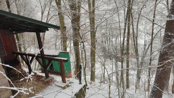 Chatka v rekreačnej oblasti pri lese Sklené Teplice 8
