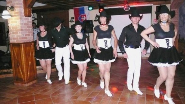 Hotel Country Saloon Belá 9